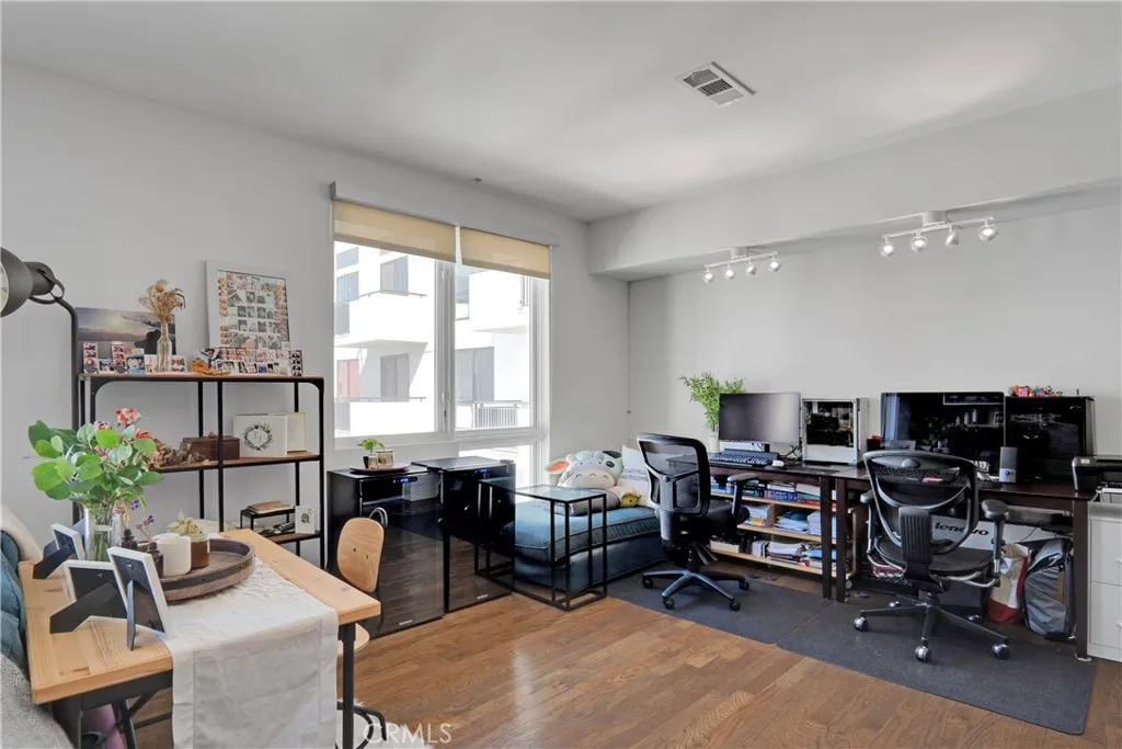 1234 Wilshire Boulevard 527, Los Angeles, California 90017 home-pic-13